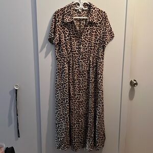 H&M Large Leopard bellow the knew Dress with short sleeve and shirt collar